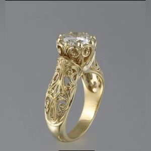 NEW Elegant Gold-Tone Ring Size 8